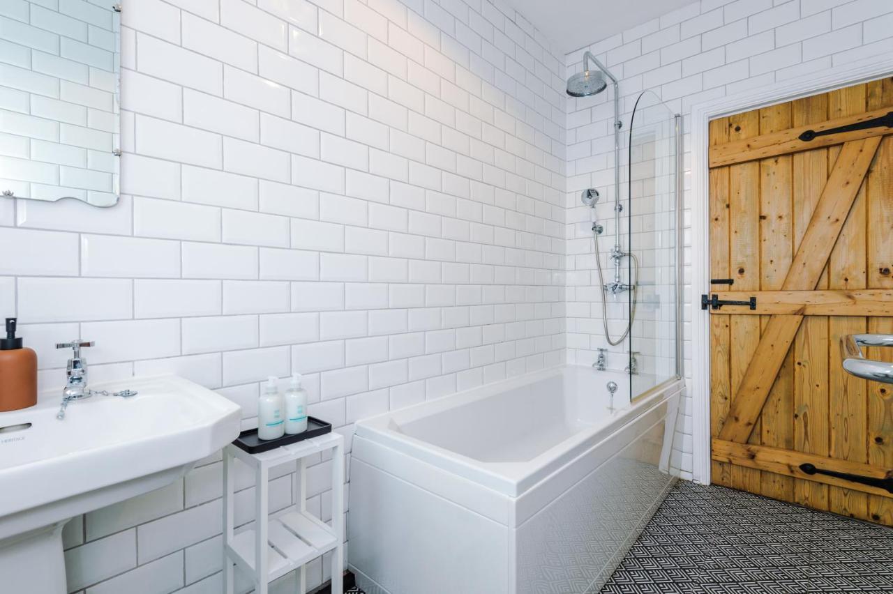 New! Gorgeous 2-Bed Home In Chester City Centre By 53 Degrees Property - Incredible Location, Ideal For Small Groups - Sleeps 6! Exteriér fotografie