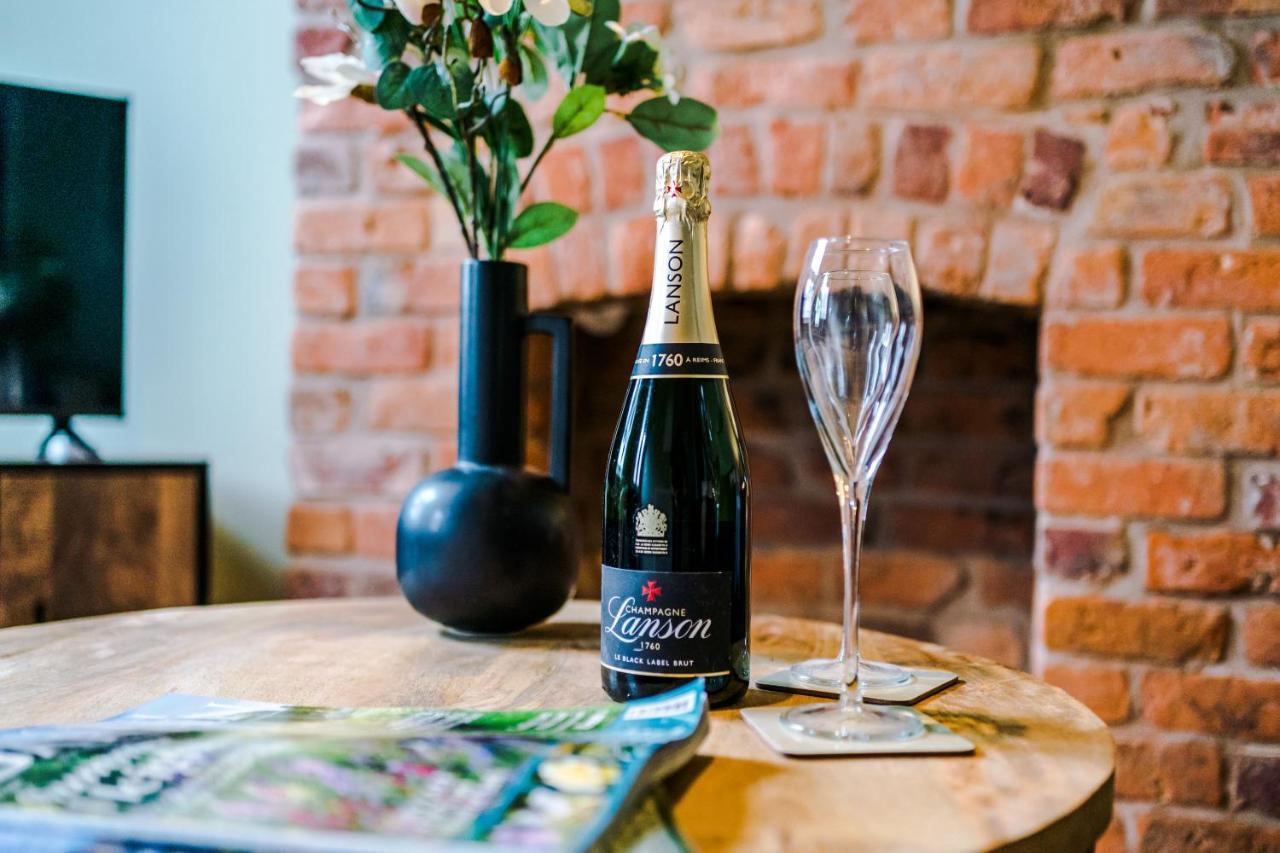 New! Gorgeous 2-Bed Home In Chester City Centre By 53 Degrees Property - Incredible Location, Ideal For Small Groups - Sleeps 6! Exteriér fotografie
